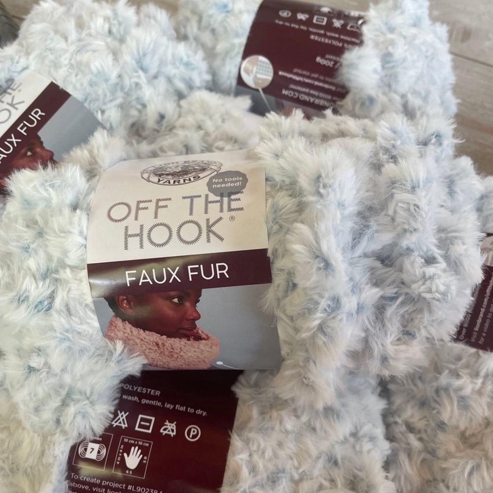 Lion Brand Yarn Off The Hook Faux Fur Yarn, Blue Bengal lot of 6